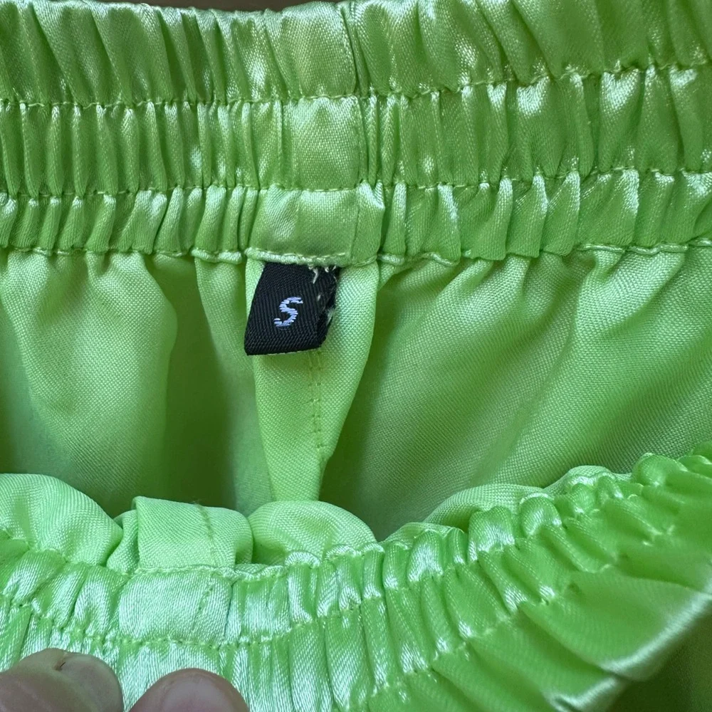 LIME GREEN SHINY Shimmer Pajama Set With Gloves Size Small Like New Pink Trim - Picture 7 of 11